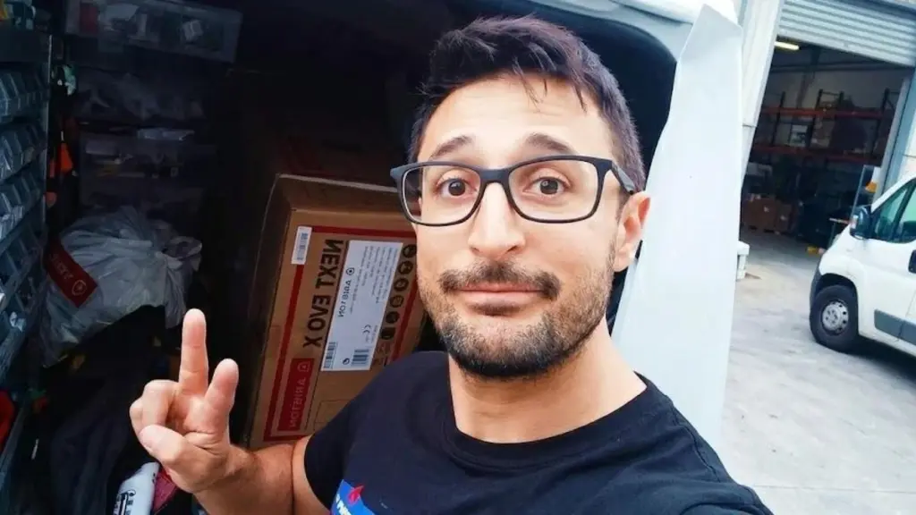 Facturación de Emanuele Armeli Moccia en España: 950€ por 6 horas de fontanería