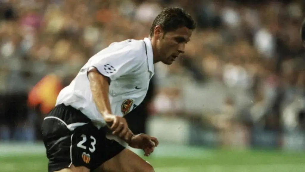Curro Torres, durante su etapa con el Valencia.