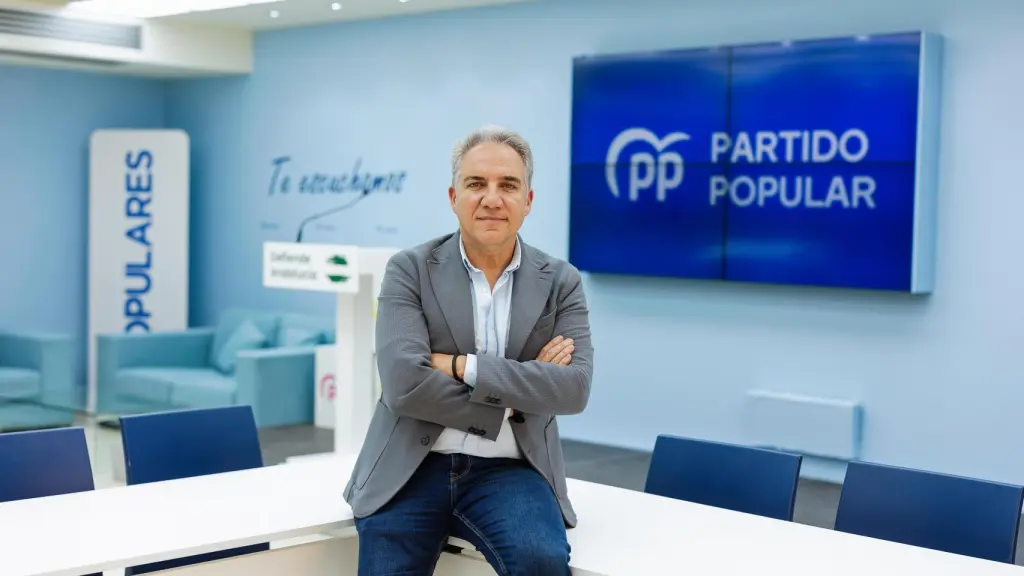 El vicesecretario de Política Autonómica y Municipal y Análisis Electoral del PP en la sede en Málaga.