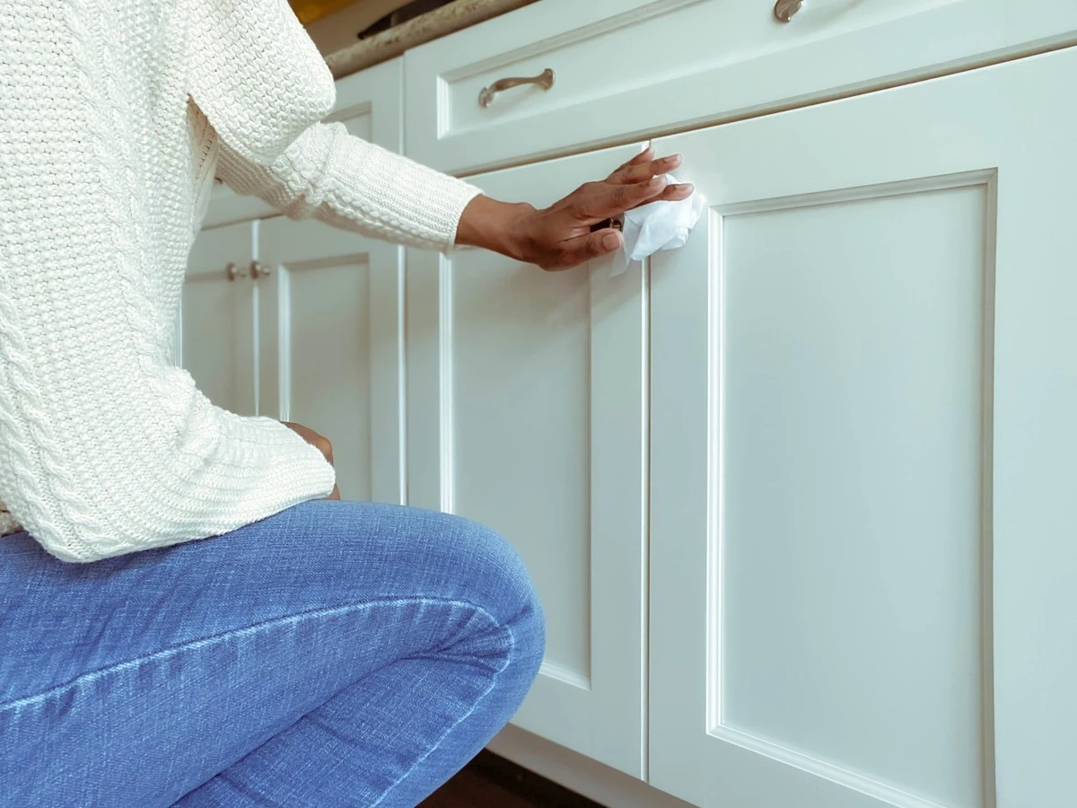 Grasa en los muebles de cocina: el truco de 10 minutos sin bicarbonato - image 1