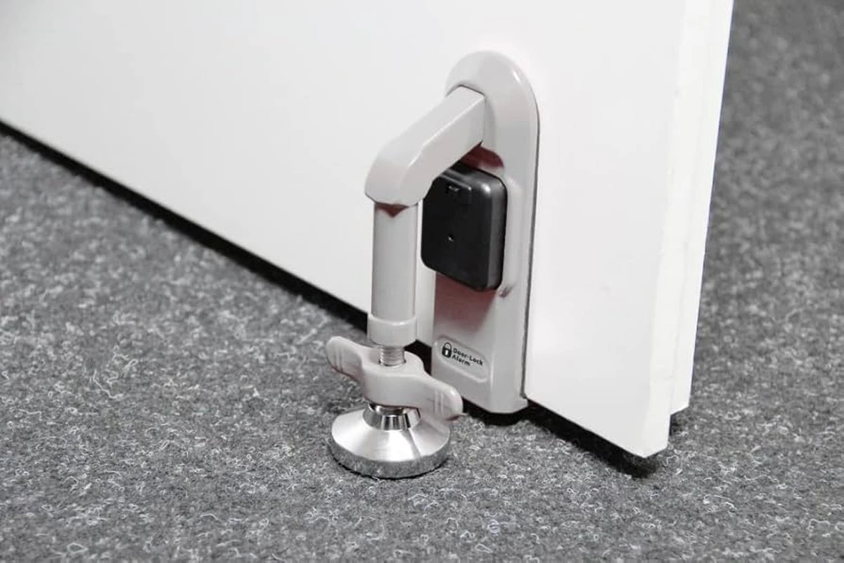 Llave puesta en la cerradura: el error que facilita robos al dormir - image 1