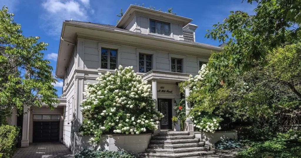 Lujo en Forest Hill: la mansión en 428 Russell Hill Rd. que bate récords en 2026