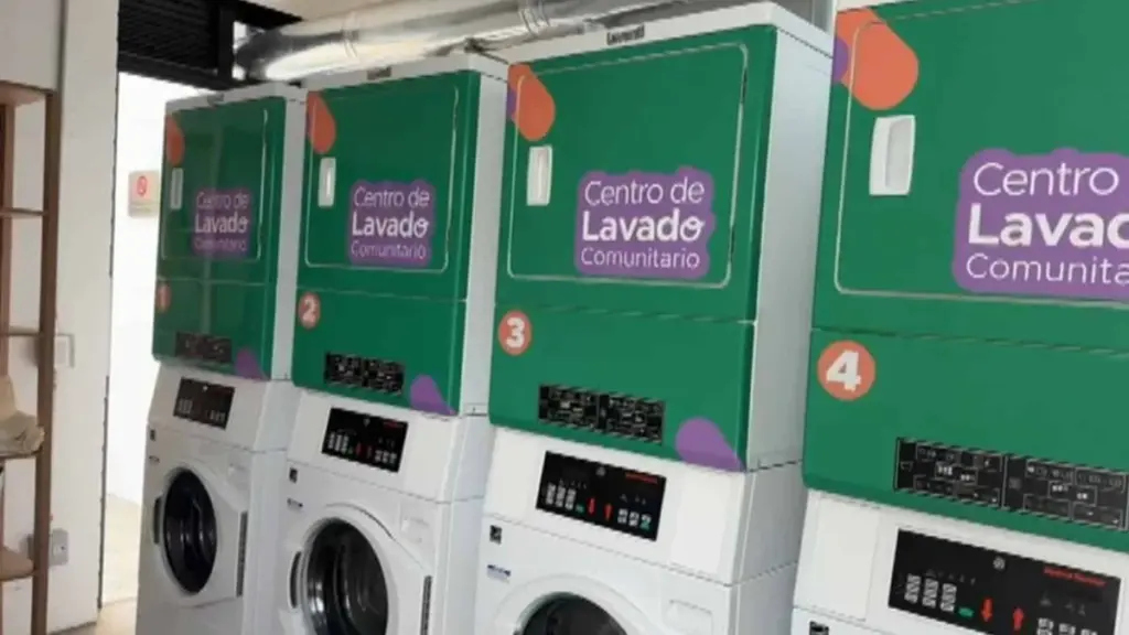 Medellín y Federico Gutiérrez liberan 240 horas de trabajo con lavanderías en Comuna 3