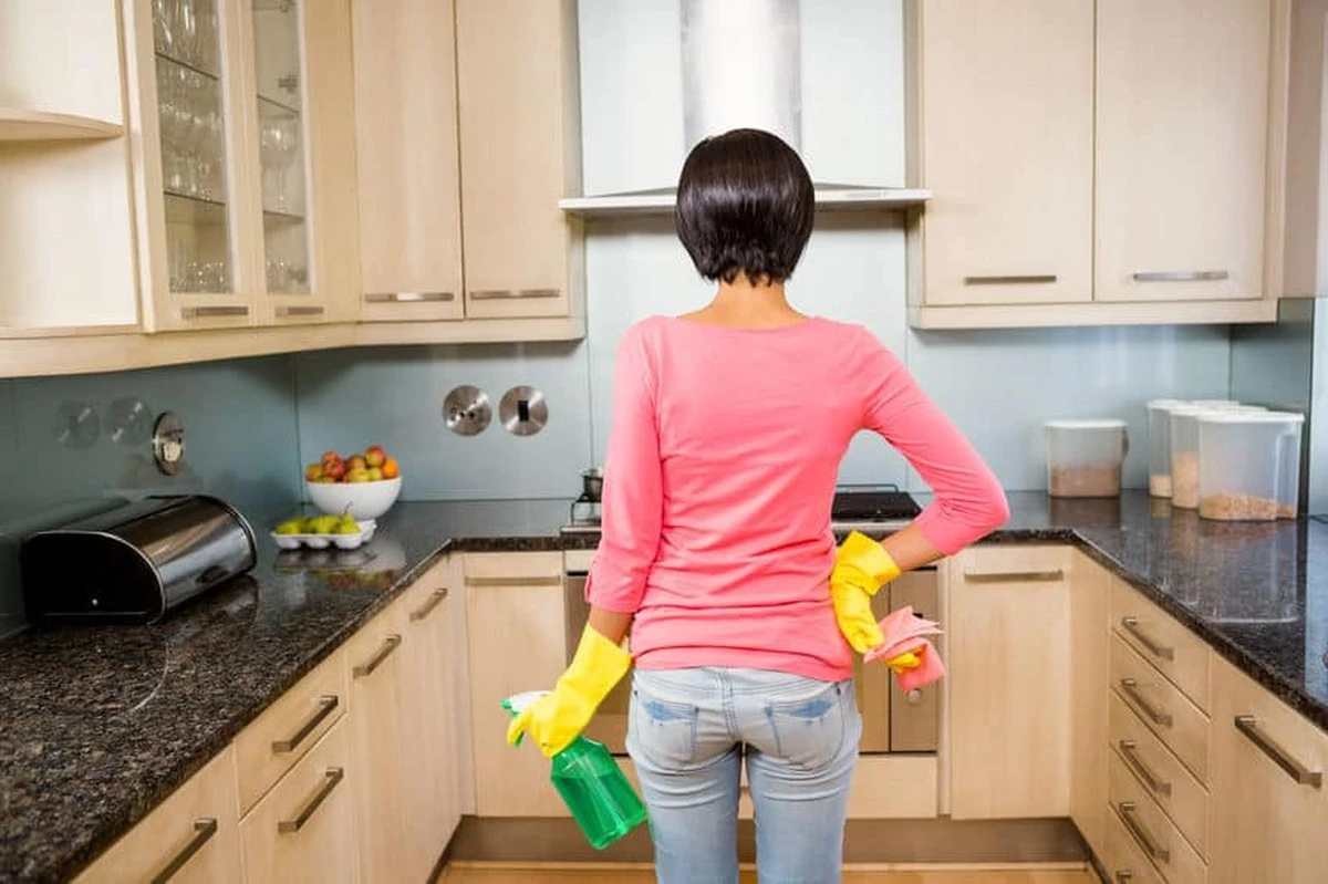 Muebles de cocina pegajosos: la mezcla con bicarbonato de sodio que elimina la grasa - image 1