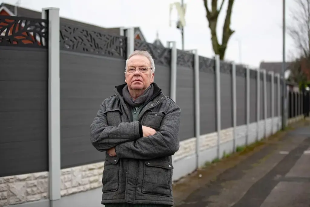 Multas de 3.000€ por tu valla: la lección de Bolton en Greater Manchester