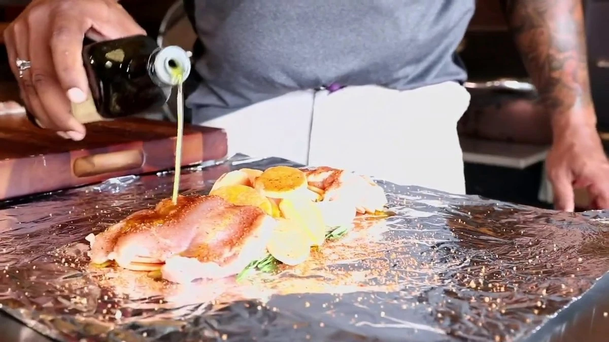 Papel de aluminio: el error que arruina tu cena y cómo usan la cara brillante en la cocina - image 1