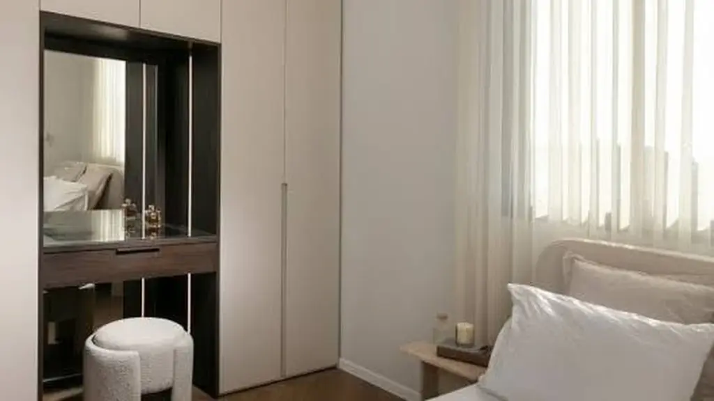 Piso pequeño: el truco de Hadas Roth y Hillel Arquitectura para ganar espacio