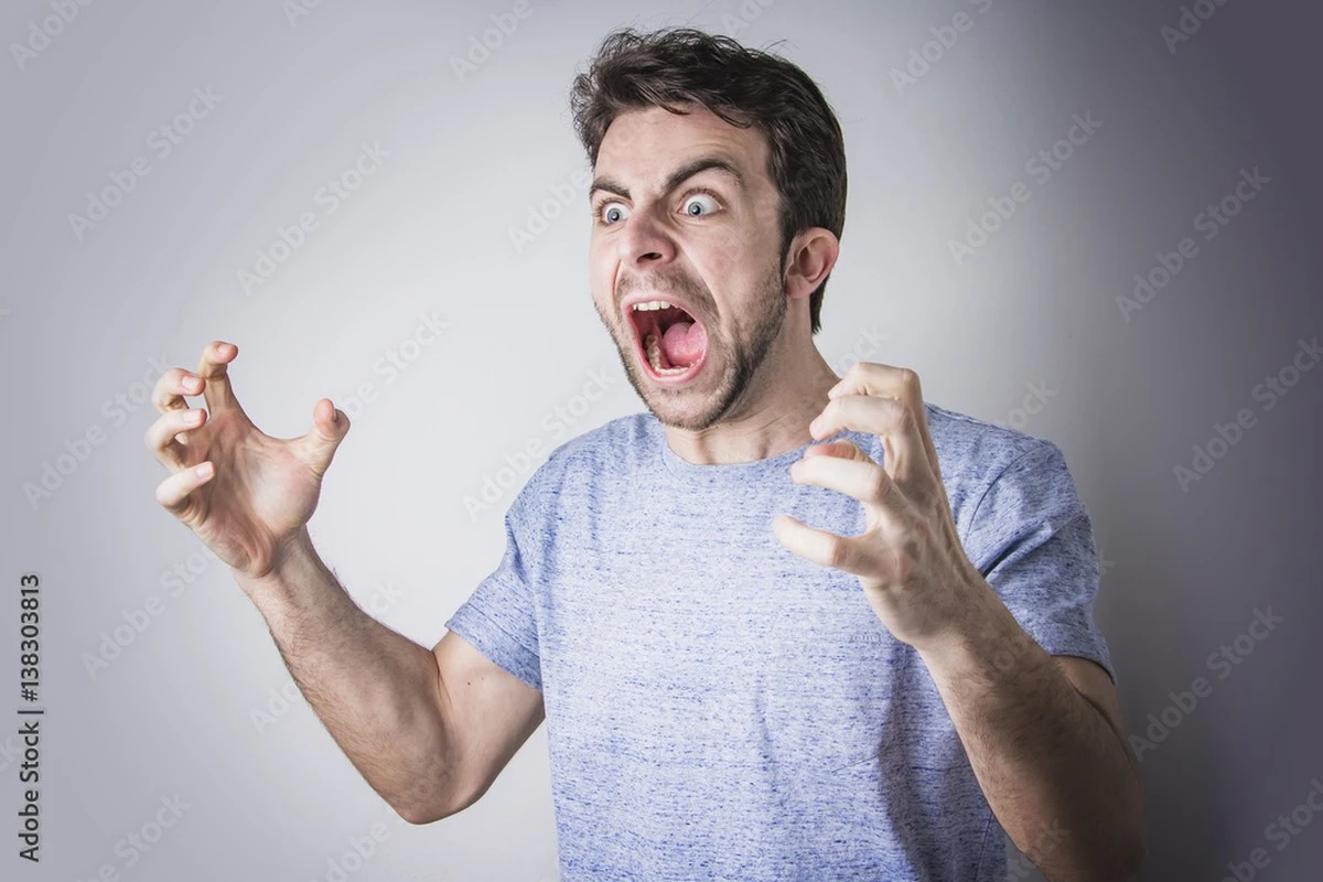 Por que algumas pessoas insultam os outros constantemente? A psicologia explica o que está por trás disso. - image 1