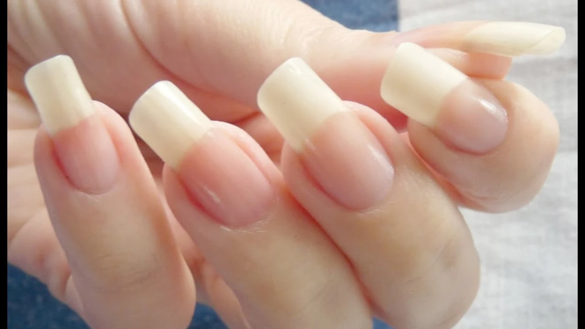 Por qué las manicuristas expertas añaden ajo y clavos a su base - image 1