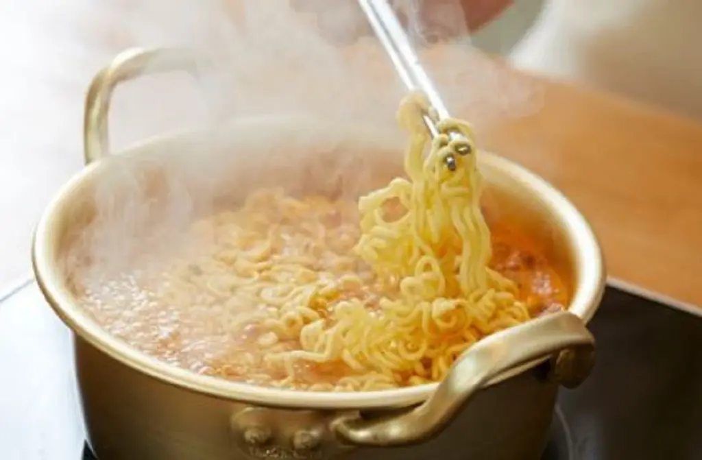 Ramen perfecto: por qué la Olla de níquel-plata de Aluminio es un riesgo