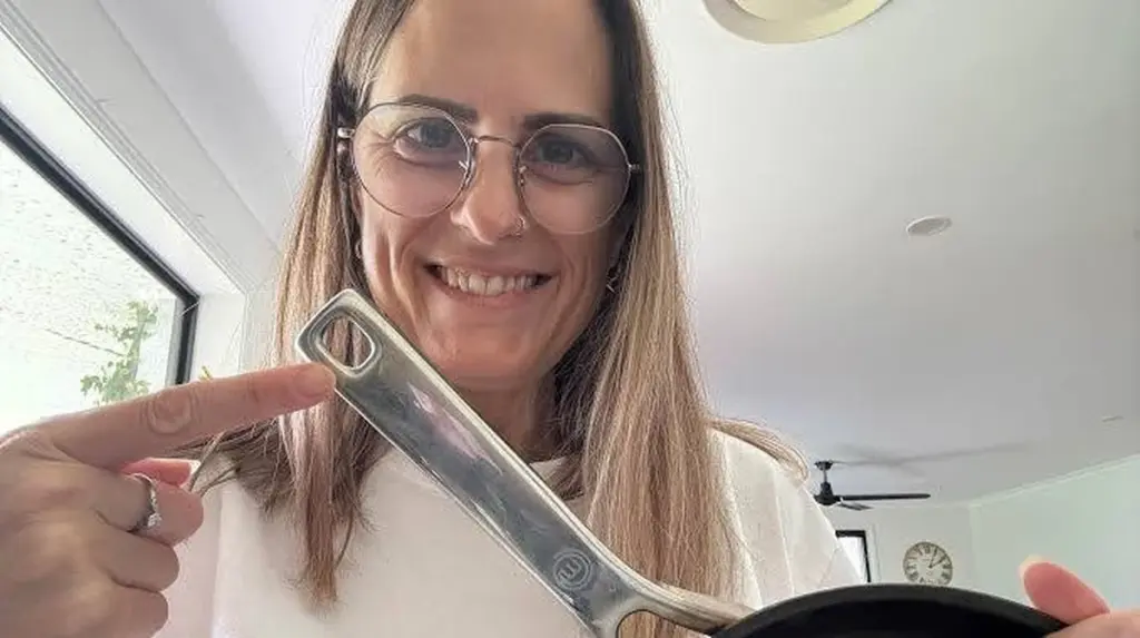 Sartén limpia: inserta tu cuchara de madera en el mango para evitar manchas