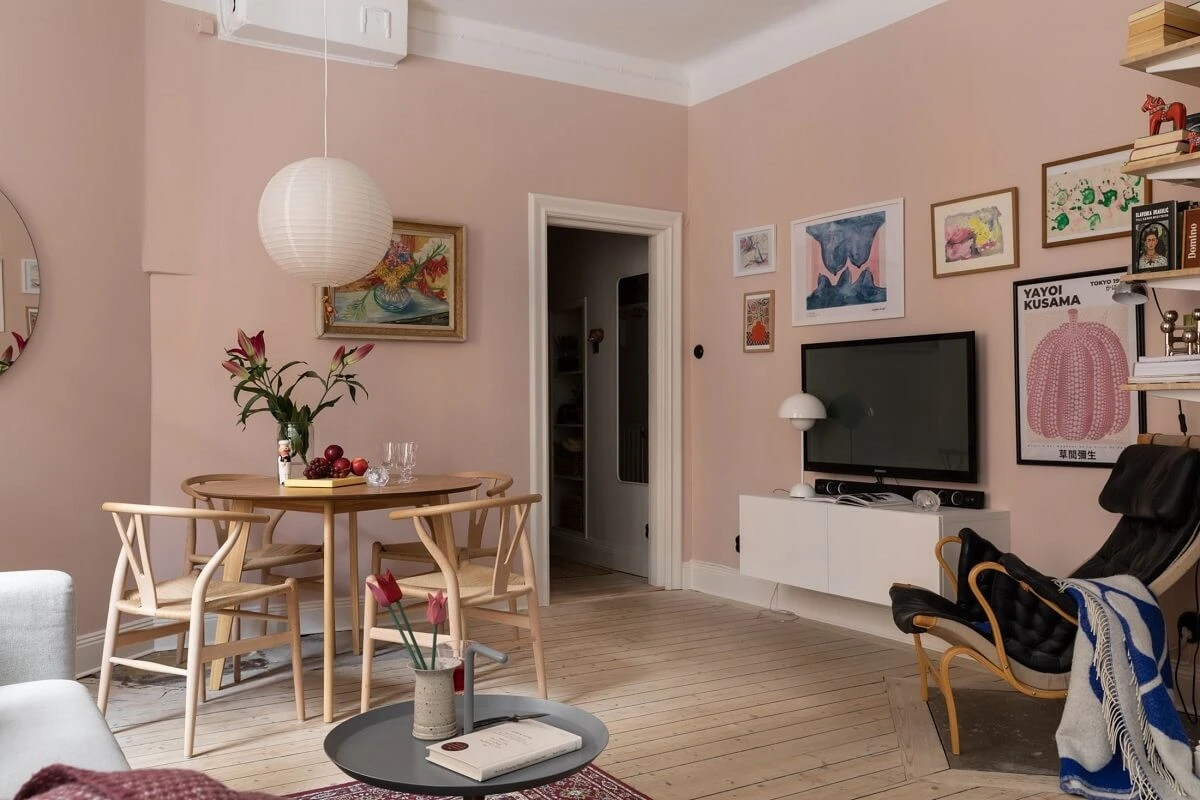 Susanna Laine crea calma con tonos rosa y muebles de pino Veke - image 1