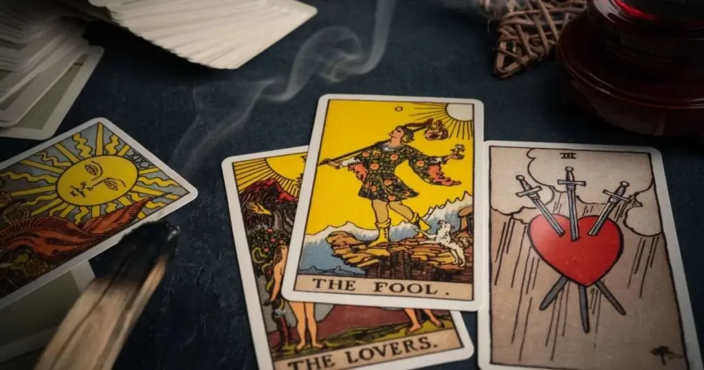 Tarot del 18 de marzo: lo que las cartas revelan para tu signo hoy