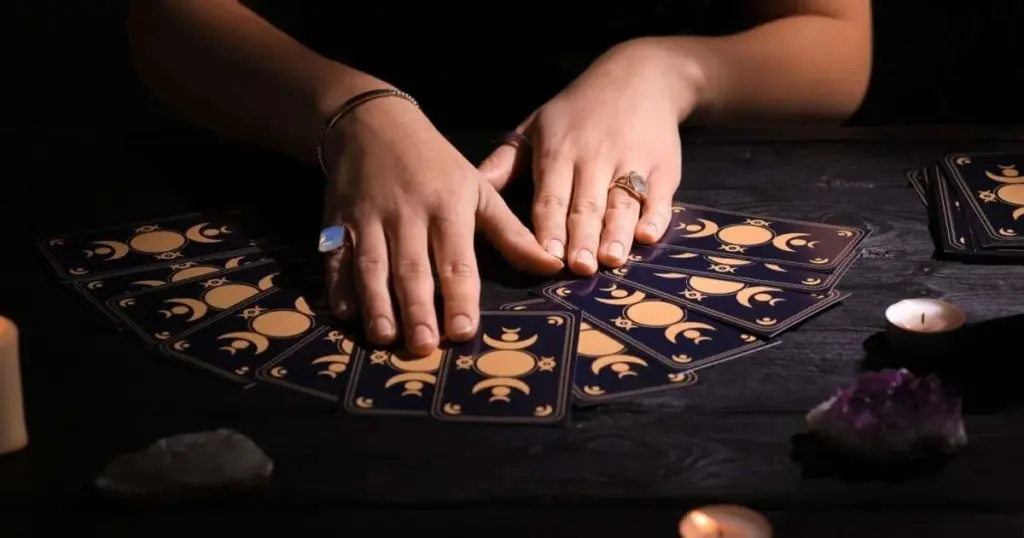 Tarot del día: las señales para los 12 signos el 16/03/2026