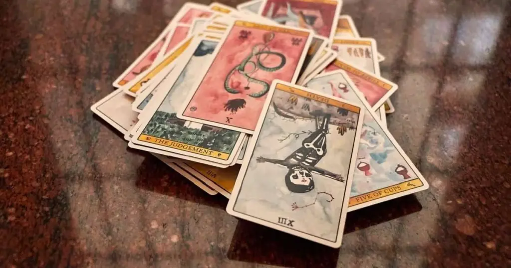 Tarot del día: predicciones y guía para los 12 signos el 14 de marzo de 2026