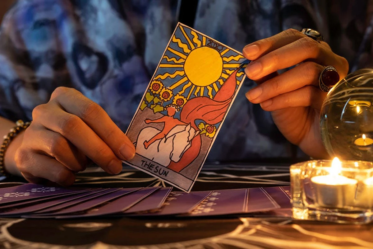 Tarot del día: Sabias predicciones para los 12 signos el 02/03/2026 - image 1