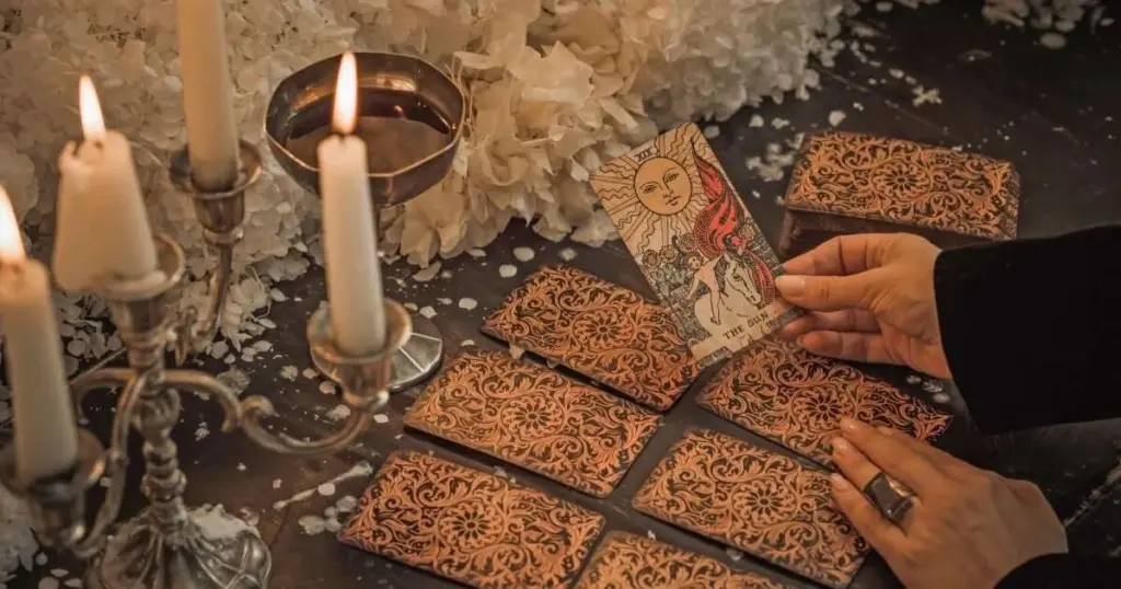 Tarot: La carta del día revelará tu camino este 5 de marzo de 2026