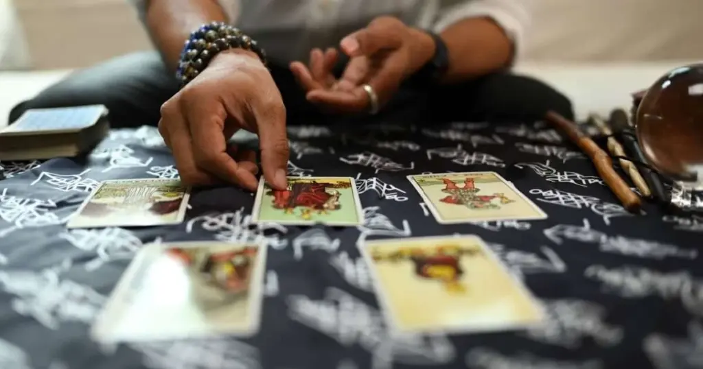 Tarot semanal: 5 cartas que guían tu destino del 16 al 22 de marzo de 2026