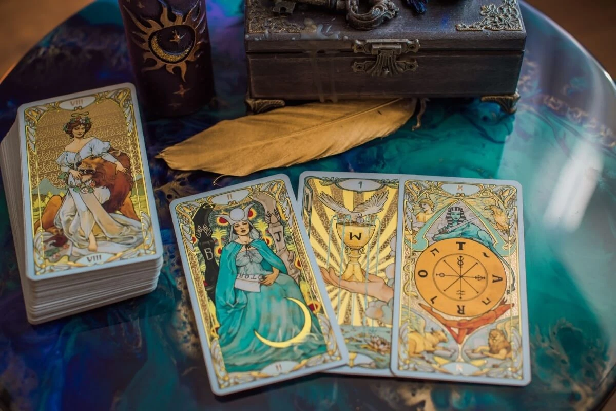 Tarot semanal: 5 cartas que guían tu destino del 16 al 22 de marzo de 2026 - image 1