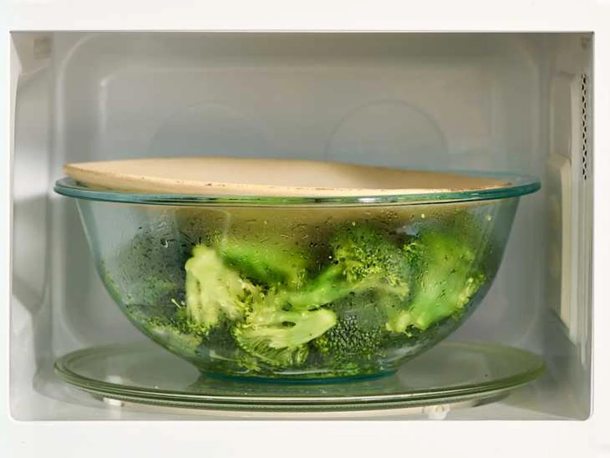Verduras en el horno de microondas: el error que destruye sus nutrientes - image 1