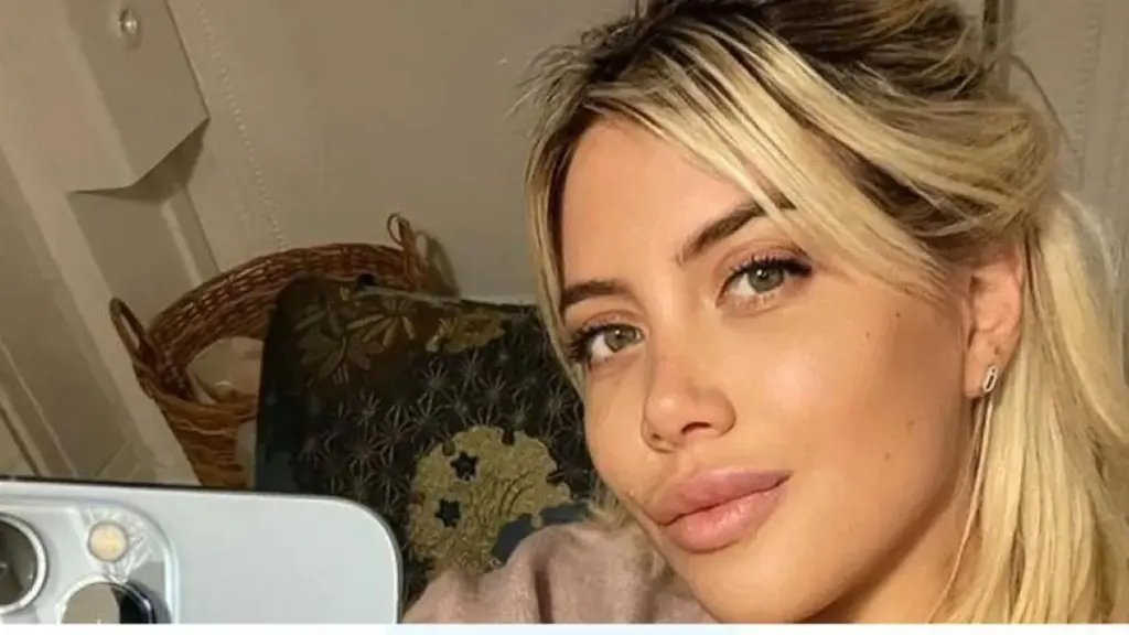Wanda Nara en Italia: usa el Sofá Chesterfield para un Quiet Luxury de salón