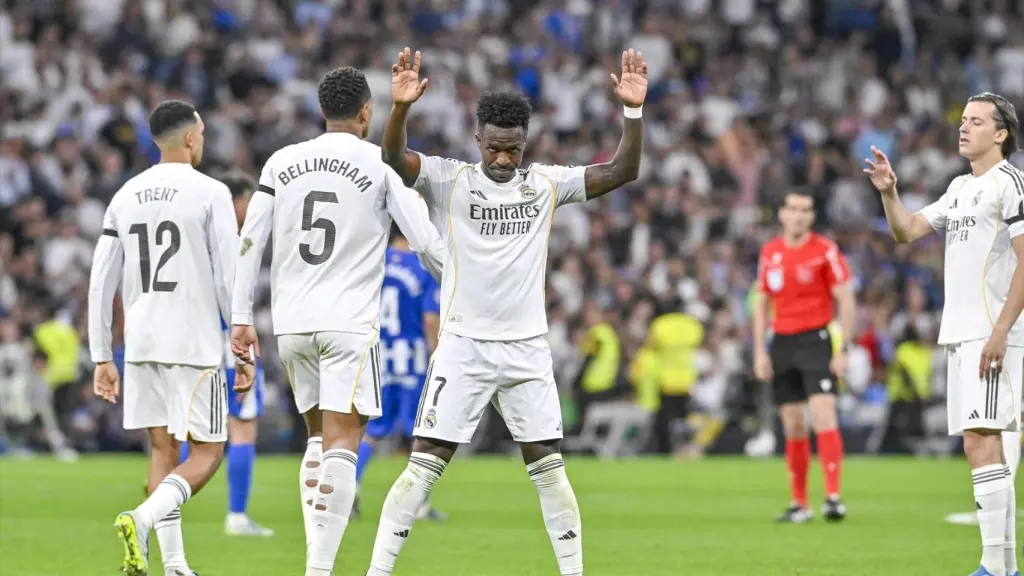 Vinicius pidiendo perdón en el Santiago Bernabéu