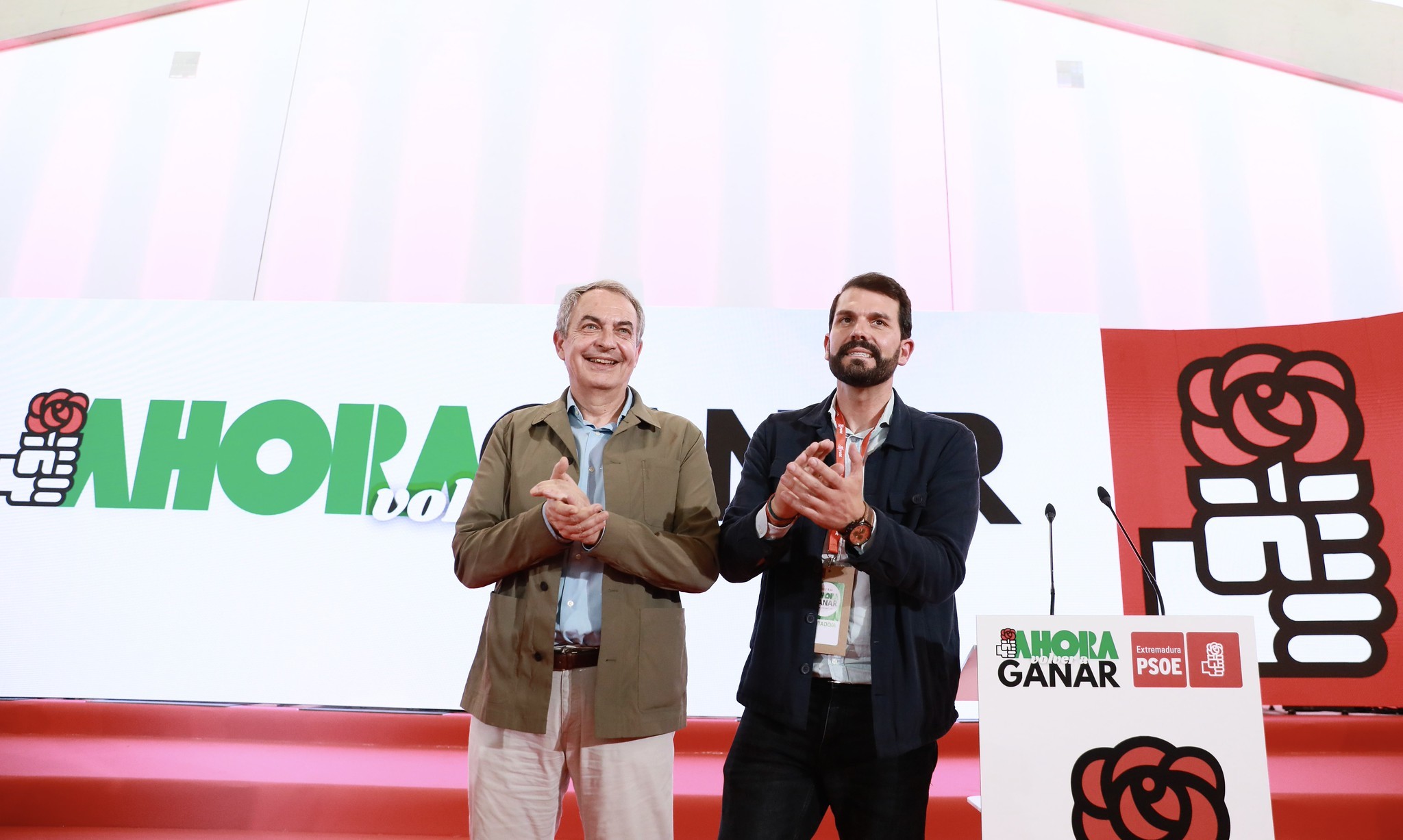 José Luis Rodríguez Zapatero y Álvaro Sánchez Cotrina, durante el Congreso Extraordinario del PSOE de Extremadura celebrado en Mérida.