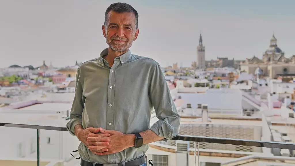 El candidato de Por Andalucía, Antonio Maíllo, posa antes de la entrevista a EL ESPAÑOL.