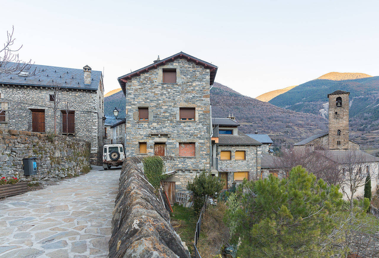 Foto: El precioso pueblito medieval que te sorprenderá en Huesca. (Wikipedia/Diego Delso)