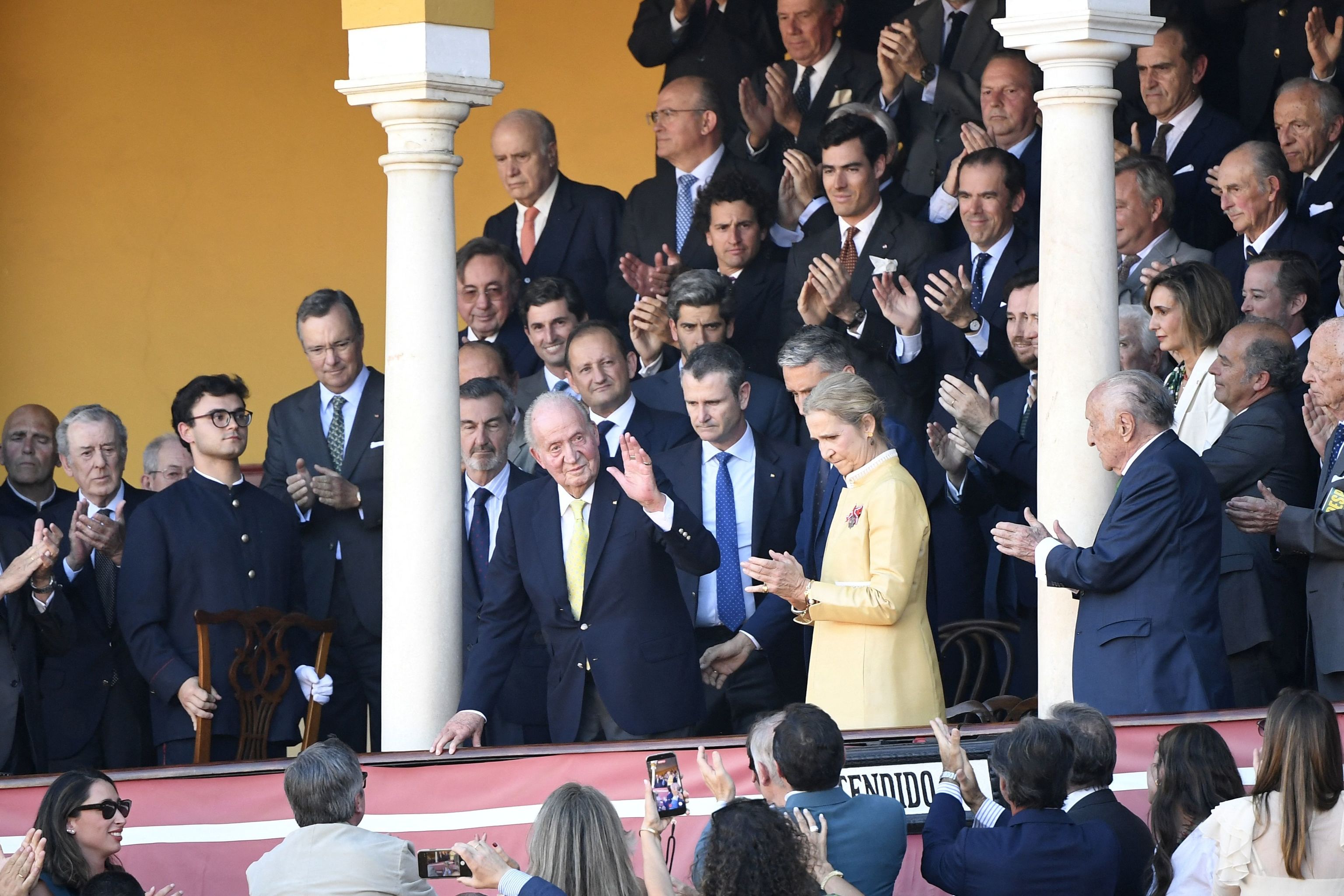 El Rey emérito don Juan Carlos I en la Real Maestranza de Sevilla este domingo.