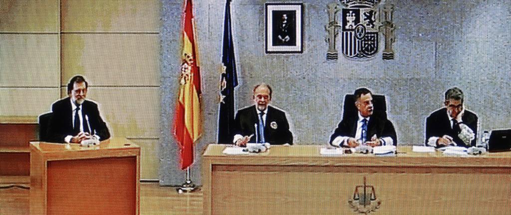 Imagen del monitor de la Audiencia Nacional durante la declaración como testigo de Mariano Rajoy en el macrojuicio de la 'trama Gürtel', en 2017.