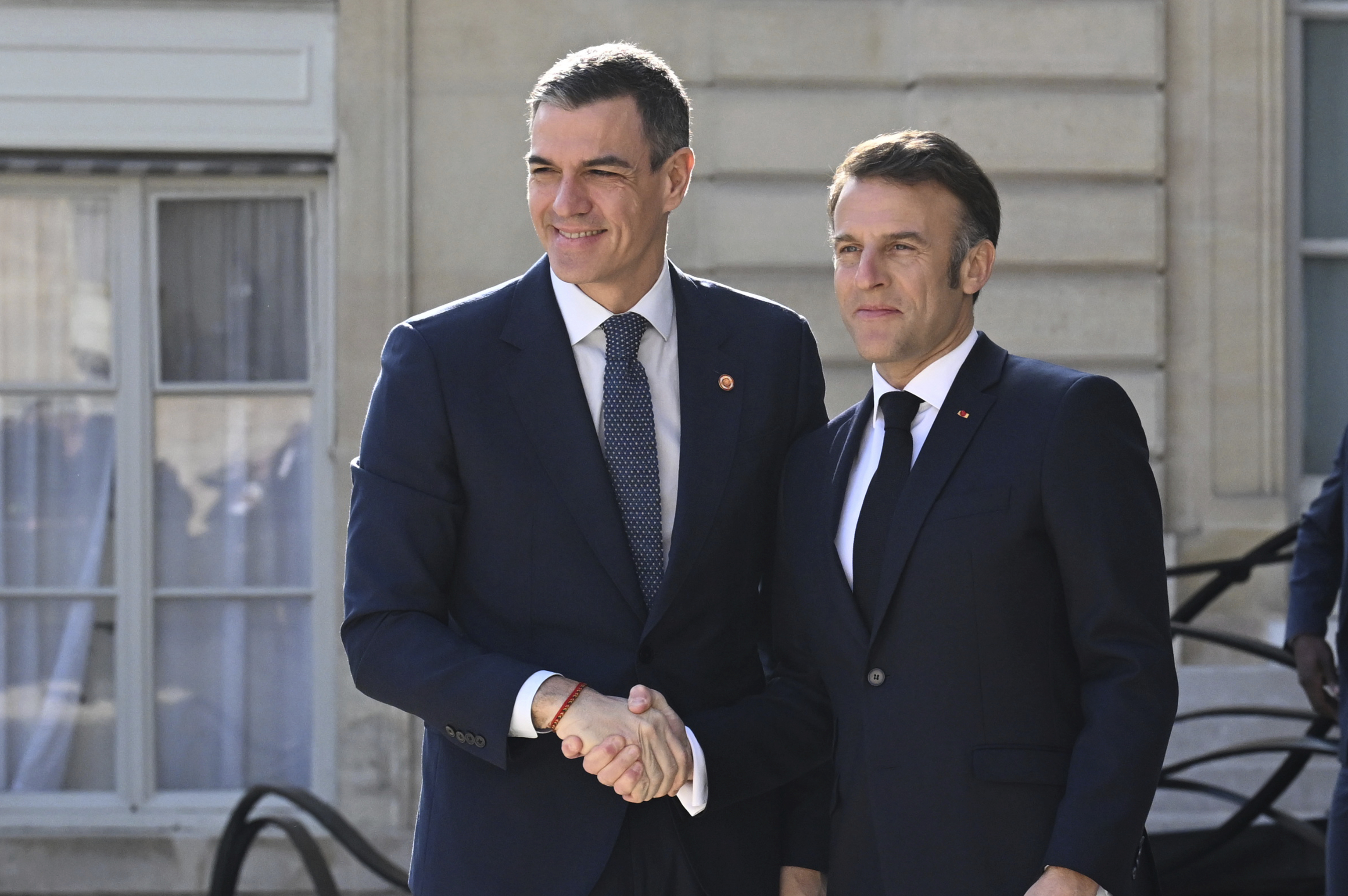 Pedro Sánchez, junto al presidente francés, Emmanuel Macron.