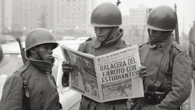 Foto del día siguiente de la masacre de Tlatelolco en 1968.