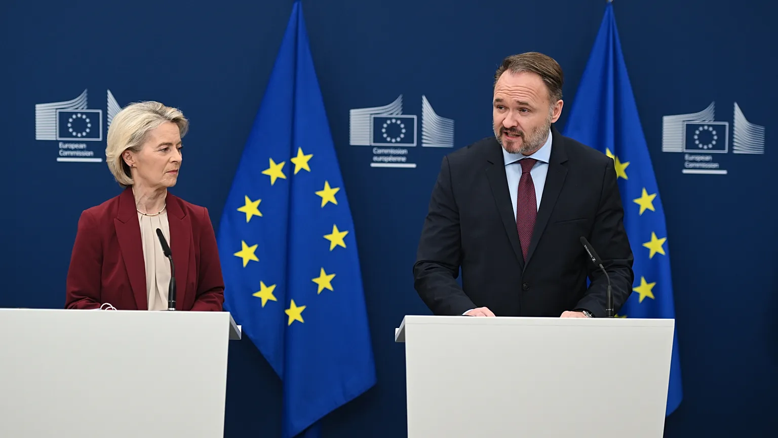European Commission President Ursula von der Leyen, left, and European Commissioner for Energy and Housing Dan Jorgensen.