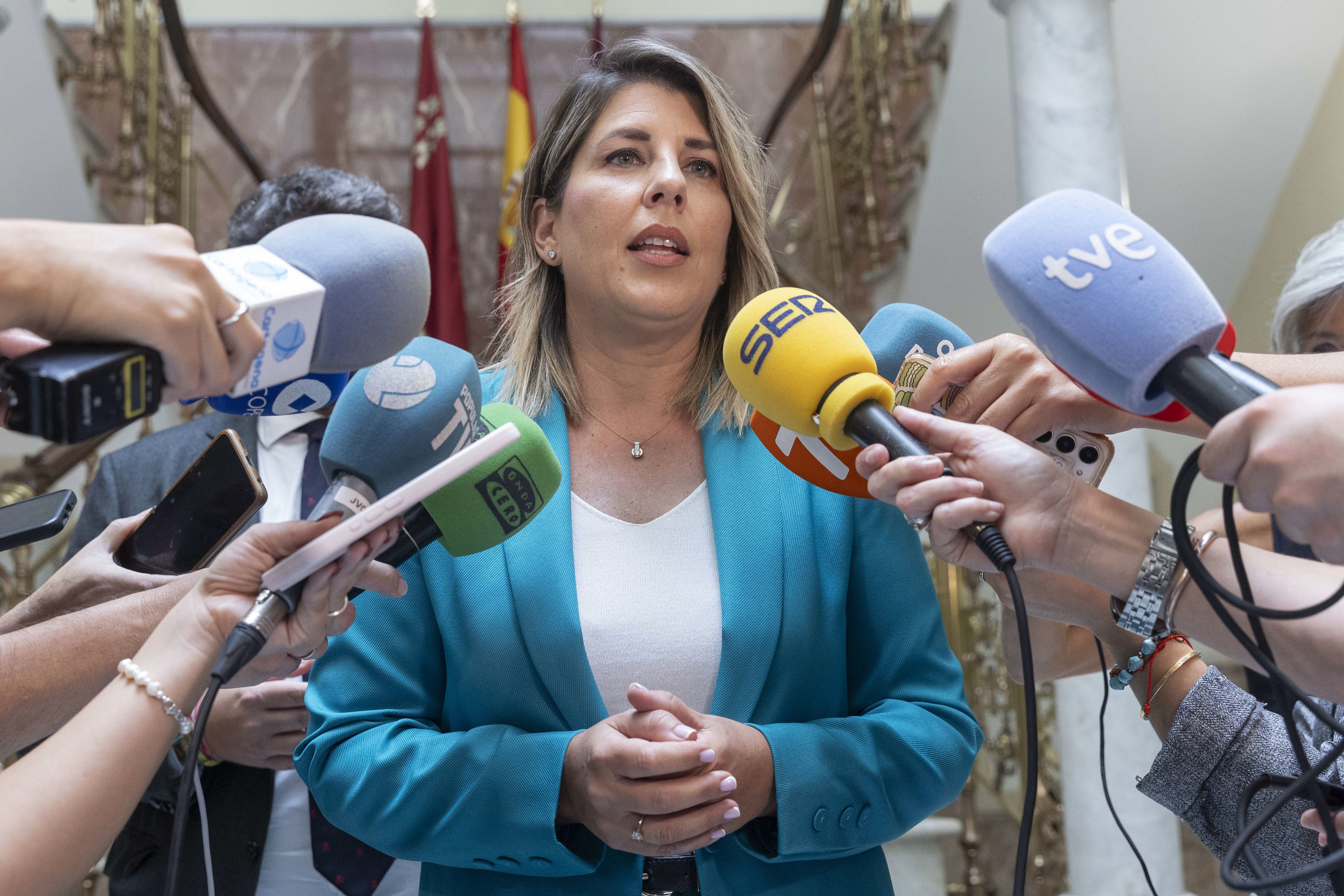 La alcaldesa de Cartagena, Noelia Arroyo, atiende a los medios de comunicación tras una reunión del Consejo de Gobierno.