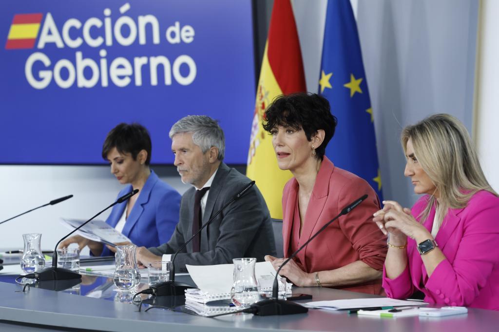 Los ministros Isabel Rodríguez, Fernando Grande-Marlaska, Elma Saiz y Milagros Tolón, este martes, en rueda de prensa.