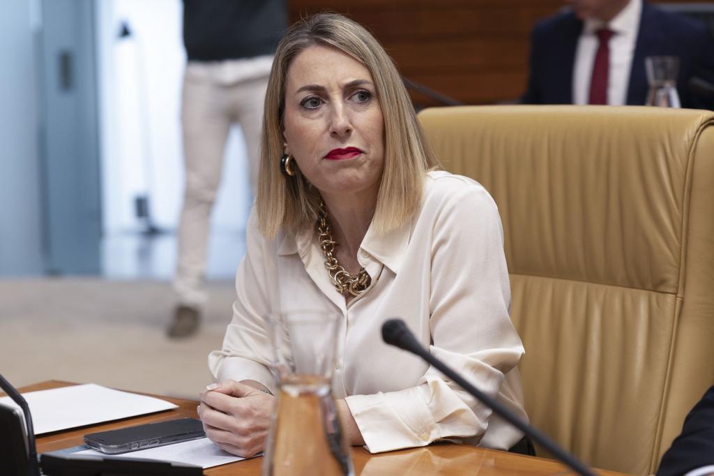 María Guardiola, presidenta en funciones de la Junta de Extremadura, el jueves, en el pleno de la Asamblea.