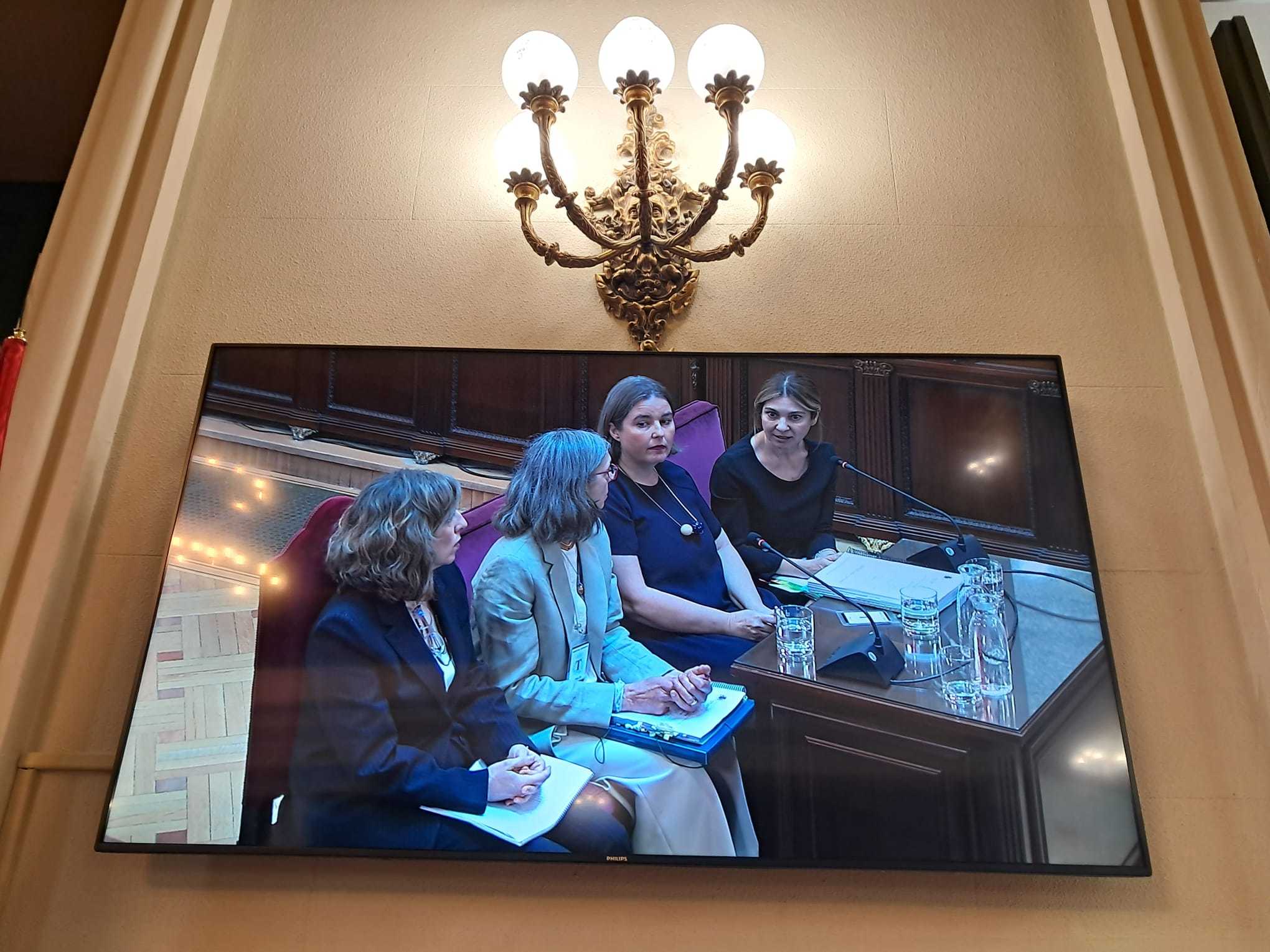 Las cuatro auditoras que han comparecido en el Tribunal Supremo, desde la señal emitida para la prensa.