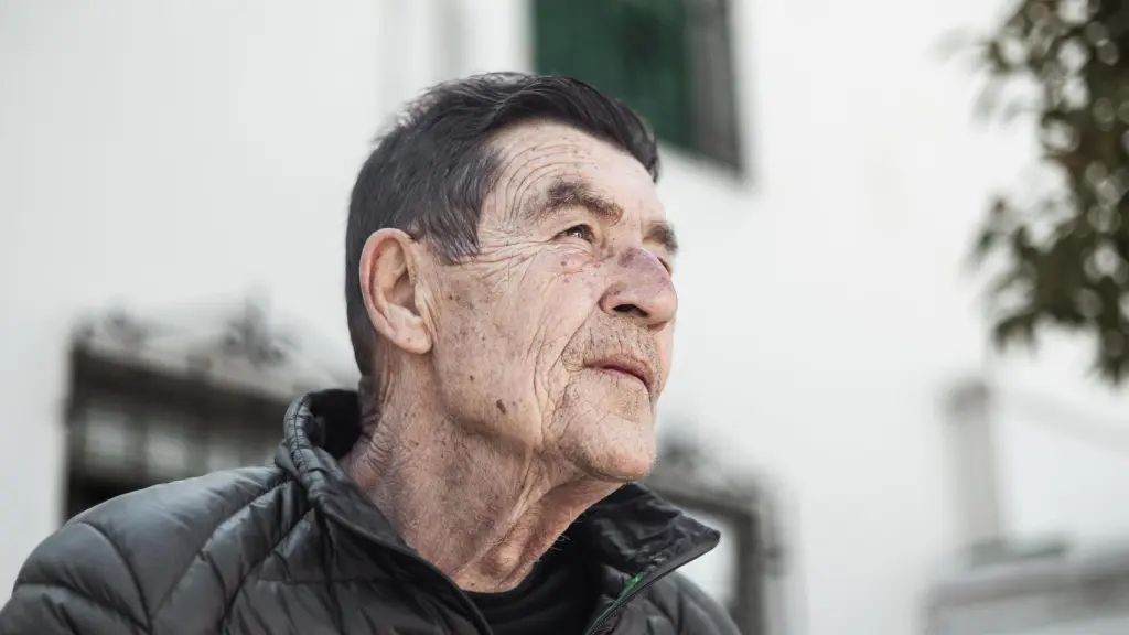 El juez de Menores Emilio Calatayud posa para EL ESPAÑOL en el Albaicín en Granada.