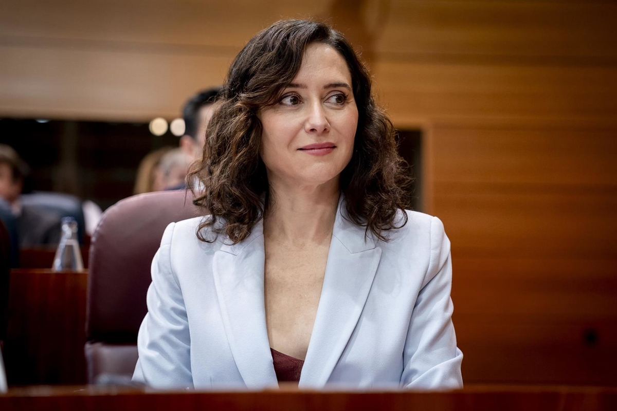 La presidenta de la Comunidad de Madrid, Isabel Díaz Ayuso, durante una sesión plenaria en la Asamblea de Madrid. (A. Pérez Meca - Europa Press)