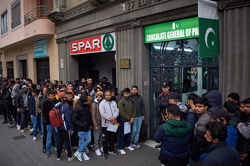 A crowd of Pakistanis gather at the entrance of the Pakistani consulate in Barcelona, 29 January, 2026