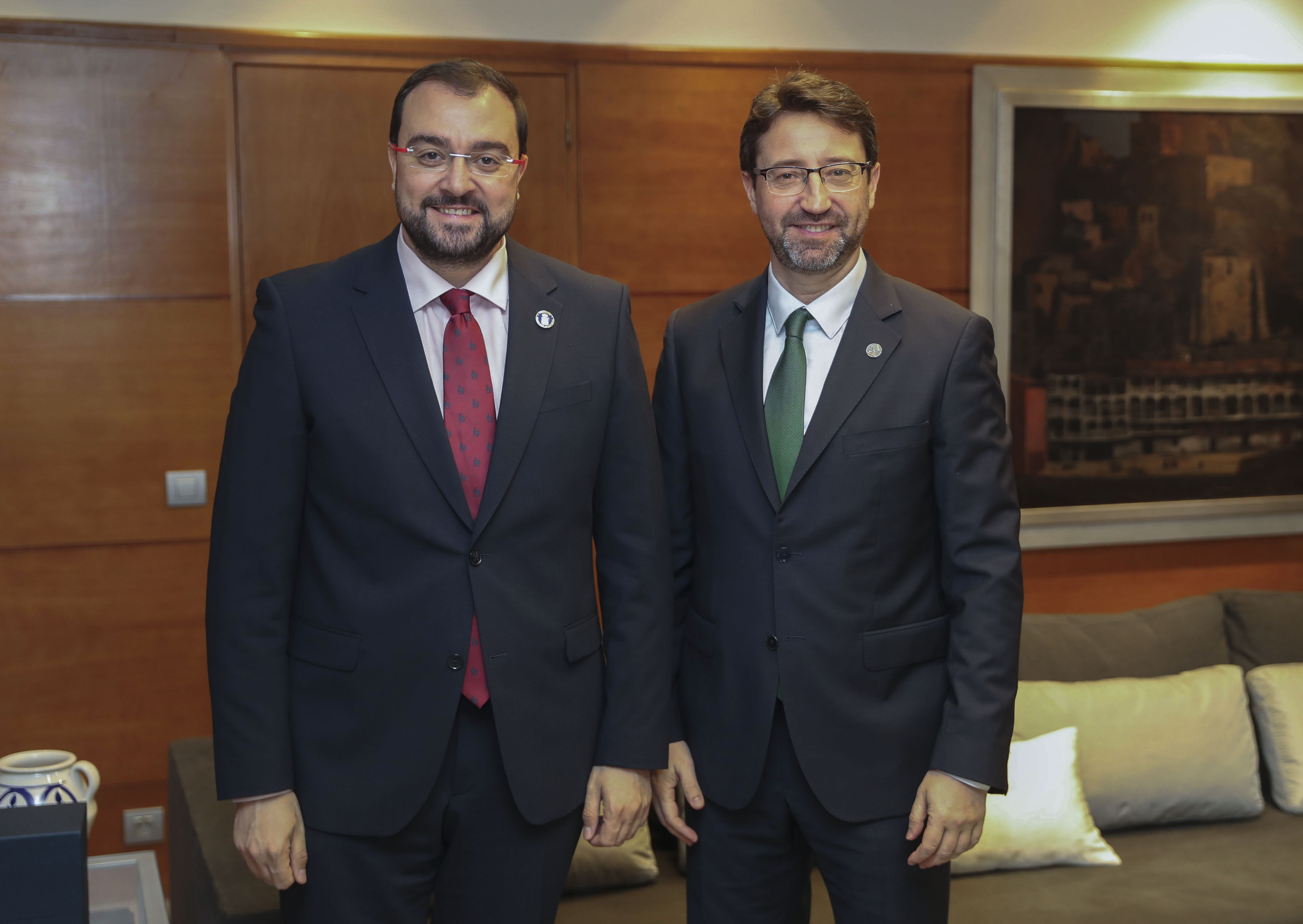 Adrián Barbón, con Enrique Fernández, actual presidente de Hunosa.