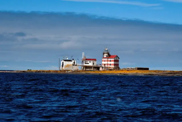 Vista del faro en la isla Märket