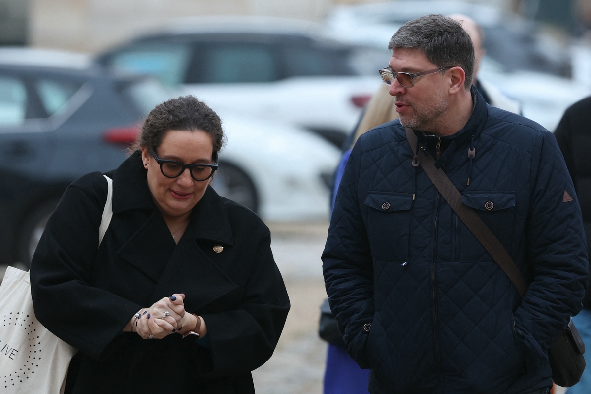 La apelación fue solicitada por el fiscal, que había pedido una pena de 18 meses de prisión con suspensión de la ejecución para el profesor de Evaelle. La estudiante se ahorcó en su dormitorio, en la casa familiar de Herblay, en junio de 2019. Se espera que el tribunal dicte sentencia el 13 de abril de 2026