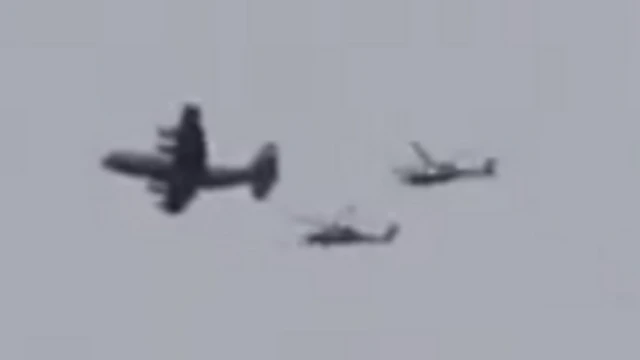 La imagen muestra lo que parece ser un avión estadounidense acompañado de dos helicópteros sobrevolando el sur de Irán durante una operación de búsqueda y rescate de la tripulación de un avión estadounidense.El video fue analizado por BBC Verify. Ellos confirmaron que fue grabado en la provincia de Juzestán, cerca de un puente sobre el río Karun.