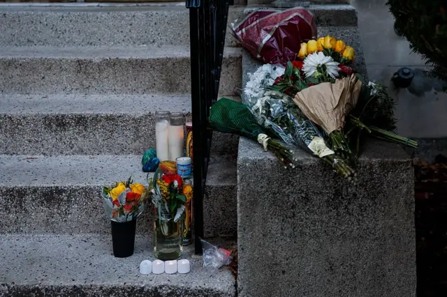 Un monumento en la escalera del profesor del MIT
