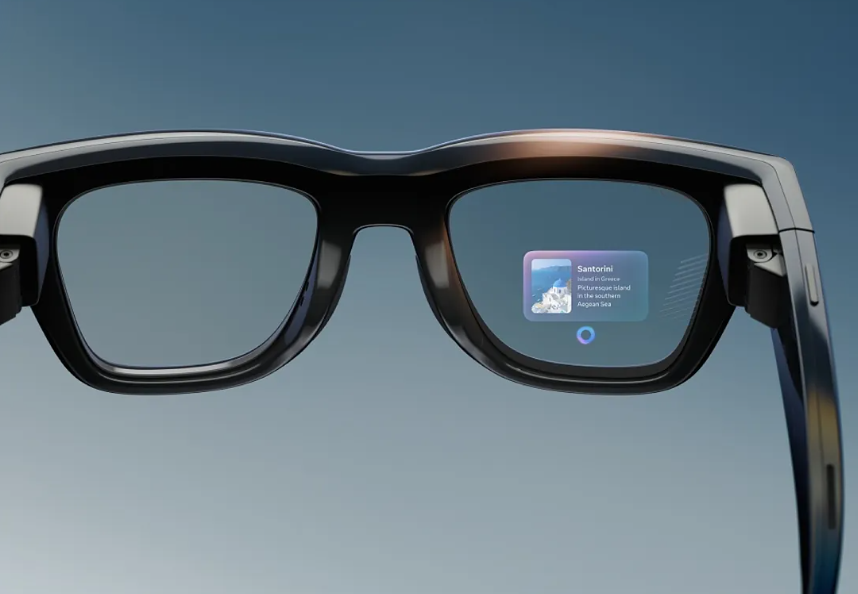 Gafas inteligentes, con información de internet en una de las lentes.