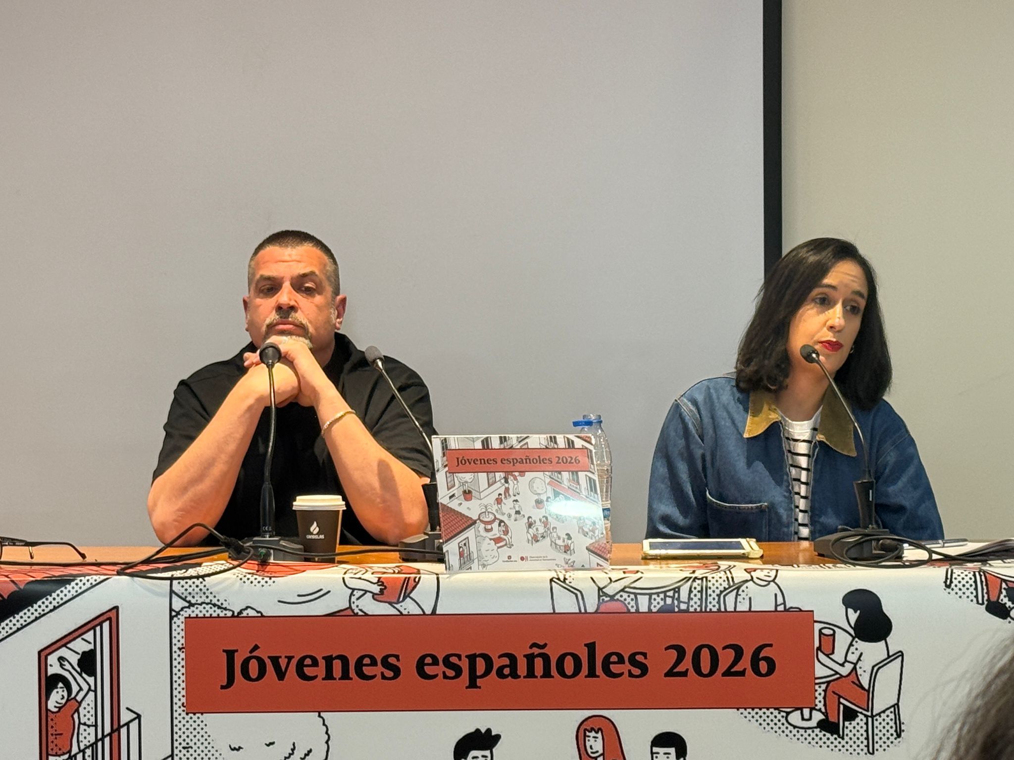 Los autores del informe, Juan M.ª González-Anleo y Ariana Pérez, durante su presentación.