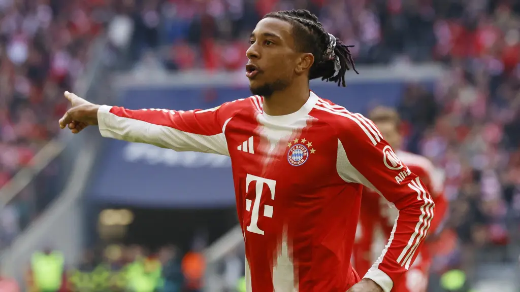 Michael Olise celebra un gol contra el Unión Berlín.