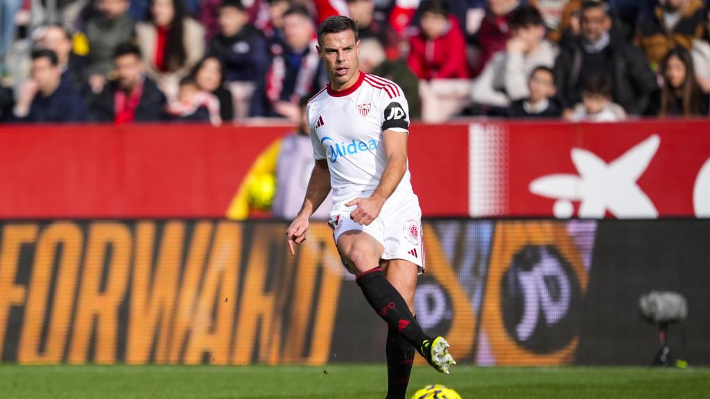 César Azpilicueta jugando con el Sevilla.